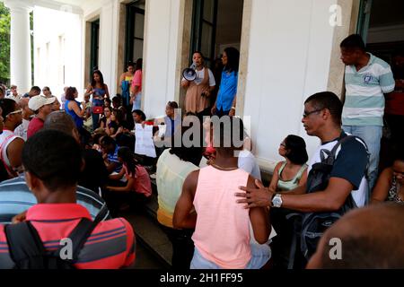 salvador, bahia / brasilien - 12. Mai 2015: Demonstration von Mitarbeitern, die von der Federal University of Bahia - UFBA - im Viertel Canela in Th Stockfoto