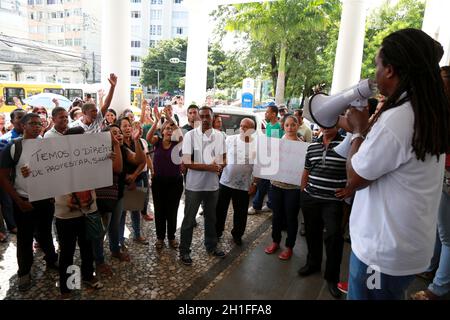 salvador, bahia / brasilien - 12. Mai 2015: Demonstration von Mitarbeitern, die von der Federal University of Bahia - UFBA - im Viertel Canela in Th Stockfoto