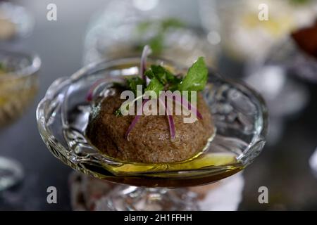 salvador, bahia / brasilien - 27. august 2018: Roher Kibe-Trank, Nahrung aribe-Ursprungs. *** Ortsüberschrift *** Stockfoto