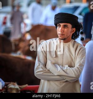 Nizwa, Oman, 2. Dezember 2016: Porträt eines Bauern auf dem Ziegenmarkt am Freitag in Nizwa, Oman Stockfoto
