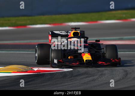 Barcelona, Spanien. Februar 2020. Formel-1-Test vor der Saison. Max Verstappen - Aston Martin Red Bull Racing RB16 auf der Rennstrecke Stockfoto