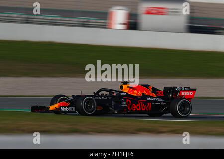 Barcelona, Spanien. Februar 2020. Formel-1-Test vor der Saison. Max Verstappen - Aston Martin Red Bull Racing RB16 auf der Rennstrecke Stockfoto