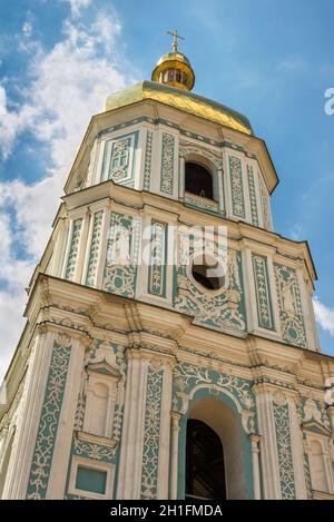 Kiew, Ukraine - August 17, 2013: in der Nähe der Hagia Sophia Glockenturm der Kathedrale in Kiew, Ukraine. Sophia Kathedrale (russisch-orthodoxen Kathedrale, 11. Stockfoto