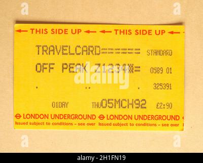 LONDON, Großbritannien - CIRCA JUNI 2020: Vintage London Underground (alias The Tube) Travelcard Stockfoto