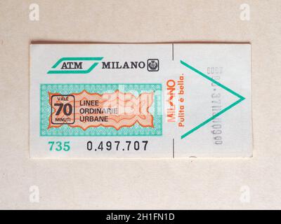 MAILAND, ITALIEN - CIRCA JUNI 2020: Vintage Mailand Ticket für den öffentlichen Nahverkehr Stockfoto