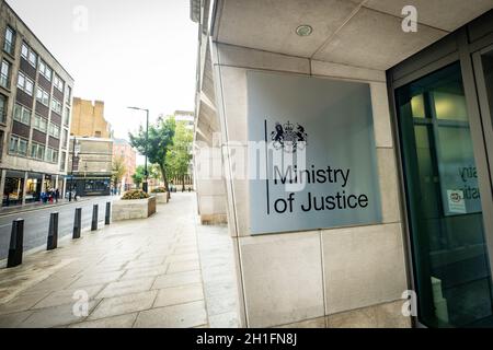 Westminster London - Beschilderung des Justizministeriums. Regierungsgebäude in Großbritannien Stockfoto