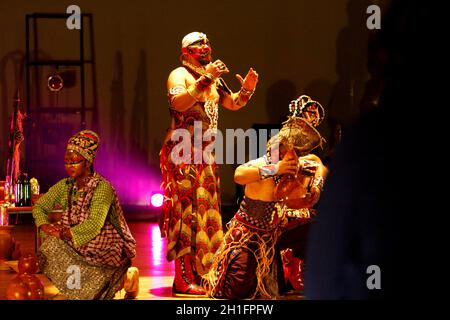 salvador, bahia / brasilien - 12. september 2014: Szene aus dem Stück EXU - A Boca do Universo während der Präsentation im Teatro Castro Alves in der Stadt Stockfoto