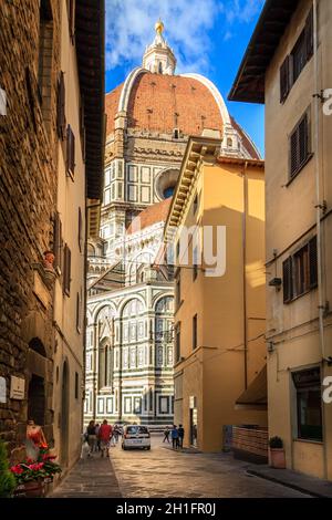Florenz, Italien, 20. September 2015: Blick auf die Straße des Doms (Dom) des Doms von Florenz in Italien Stockfoto