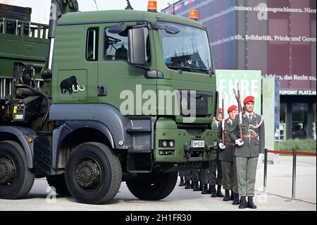 Wien, Österreich. 18. Okt. 2021. Pressekonferenz zu den Militärfeiern der Streitkräfte anlässlich des Nationalfeiertags 2021 auf dem Heldenplatz in Wien Stockfoto