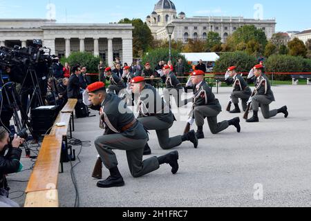 Wien, Österreich. 18. Okt. 2021. Pressekonferenz zu den Militärfeiern der Streitkräfte anlässlich des Nationalfeiertags 2021 auf dem Heldenplatz in Wien Stockfoto