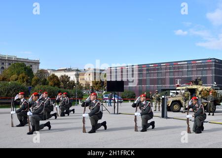 Wien, Österreich. 18. Okt. 2021. Pressekonferenz zu den Militärfeiern der Streitkräfte anlässlich des Nationalfeiertags 2021 auf dem Heldenplatz in Wien Stockfoto