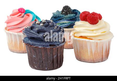 Gruppe von Cupcakes mit farbigen Belag isoliert auf weißem Hintergrund Stockfoto