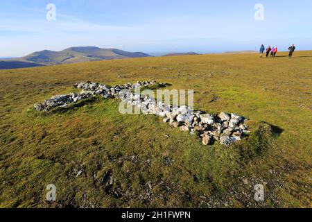 Das White Cross Memorial auf dem Berg Blencathra, Cumbria, Lake District National Park, England, Großbritannien Stockfoto