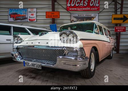 BERLIN, 27. APRIL 2019: Full-size Pkw Ford Fairlane (Ford Land Sedan), 1958. Stockfoto