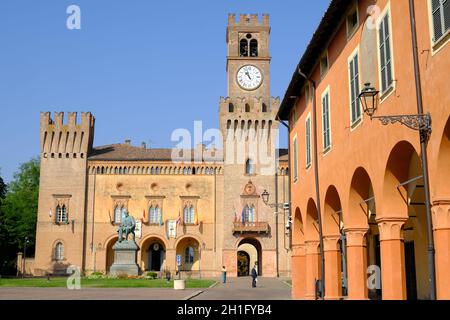 Busseto, Parma, Italien. Um 09/2021 Palazzo Rocca Pallavicino, Sitz der Gemeinde Busseto (Parma). Im Geburtsort von Giuseppe Verdi, eine st Stockfoto