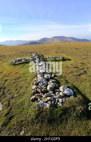 Das White Cross Memorial auf dem Berg Blencathra, Cumbria, Lake District National Park, England, Großbritannien Stockfoto