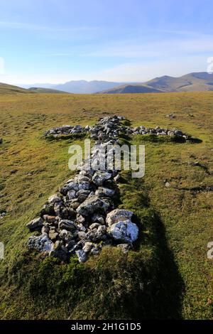 Das White Cross Memorial auf dem Berg Blencathra, Cumbria, Lake District National Park, England, Großbritannien Stockfoto