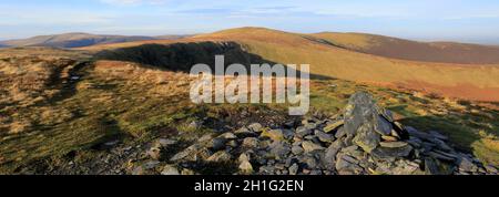 Der Gipfelsturm von Bannerdale Crags Fell, Lake District National Park, Cumbria, England Stockfoto