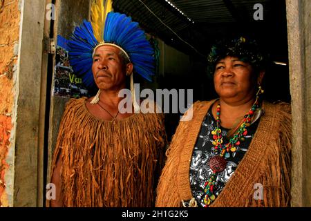 ilheus, bahia / brasilien - 13. februar 2014: indianer der Tupinamba-Ethnie sind im Dorf Itapoa im Olivenca-Bezirk in der Stadt zu sehen Stockfoto