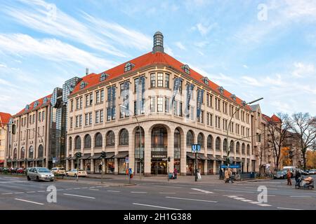 Die Kaufhausgruppe Galerie Karstadt Kaufhof schließt 62 Kaufhäuser in ganz Deutschland. Diese Karstädter Niederlassung in Berlin-Tempelhof am Tempelhof Stockfoto