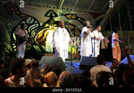 salvador, bahia / brasilien - 29. januar 2007: Die Band Cortejo Afro wird während einer Aufführung im Pelourinho, Centro Historico, in der Stadt Salvador, gesehen. Stockfoto