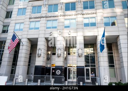 Washington, Usa. Oktober 2021. Einwanderungs- und Zolldurchsetzungsgebäude an der 500 12th Street SW, Washington, DC. Kredit: SOPA Images Limited/Alamy Live Nachrichten Stockfoto