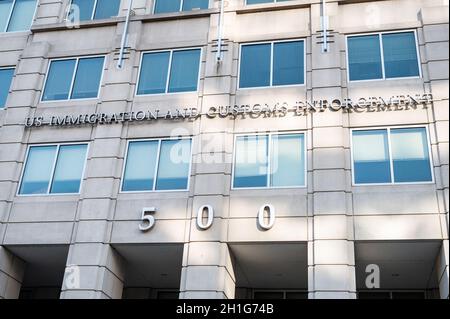 Washington, Usa. Oktober 2021. Einwanderungs- und Zolldurchsetzungsgebäude an der 500 12th Street SW, Washington, DC. Kredit: SOPA Images Limited/Alamy Live Nachrichten Stockfoto