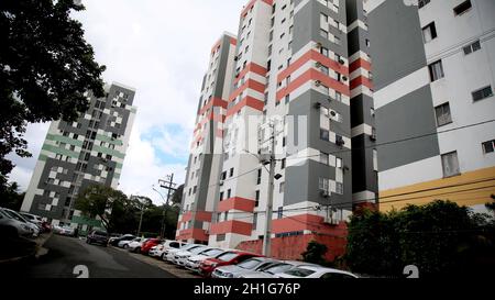 salvador, bahia / brasilien - 27. juni 2020: Ansicht von Wohngebäuden in einer Wohnanlage in der Nachbarschaft von Cabula in der Stadt Salvador. *** Stockfoto