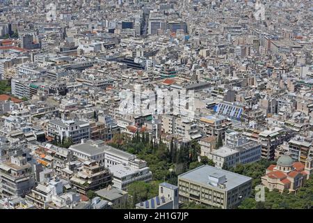 Athen, Griechenland - 02. Mai 2015: Luftwohngebäude vom Berg Lycabettus in Athen, Griechenland. Stockfoto