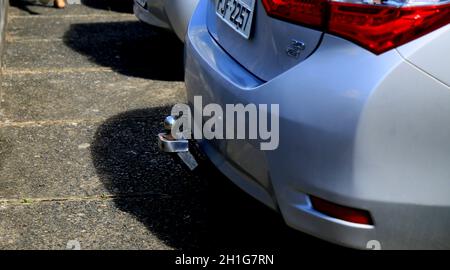 salvador, bahia / brasilien - 28. juni 2020: Die Anhängerkupplung befindet sich am Heck eines Fahrzeugs in der Stadt Salvador. *** Ortsüberschrift *** Stockfoto