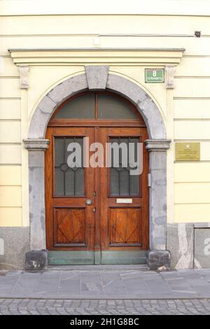 Ljubljana, Slowenien - 12. Oktober 2014: Eingang zum Souveränen Hospitalorden des Hl. Johannes von Jerusalem, Rhodos und der Botschaft von Malta in Stockfoto