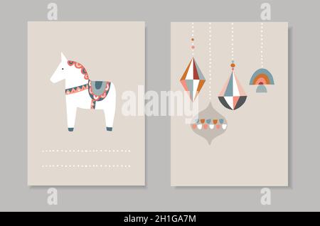 Set von skandinavischen Weihnachtskarten, Einladungen. Hängende dekorative Weihnachtskugeln, Ornamente und Kristalle. Ornamentales schwedisches Dala-Pferd Stock Vektor