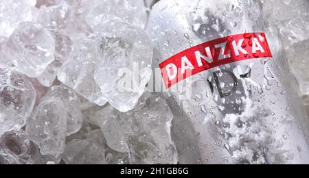 POZNAN, POL - 18. JUN 2020: Flasche Danzka, eine Marke von dänischem Wodka im Besitz von Belvedere SA (Frankreich) Stockfoto