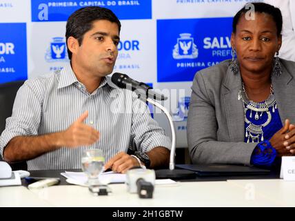 salvador, bahia / brasilien - 21. januar 2016: ACM Neto, Bürgermeister von Salvador und Celia Sacramento, stellvertretende Bürgermeisterin, werden während einer Razzia in der Stadt gesehen. *** Loca Stockfoto