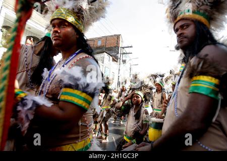 salvador, bahia / brasilien - 2. juli 2015: indianer werden während der Unabhängigkeitsparade von Bahia im Viertel Lapinha in Salvador gesehen. Stockfoto