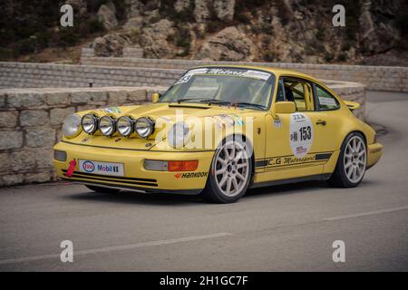 Occhiatana, Korsika, Frankreich - 7. Oktober 2020: Samuel Lostis und Thierry Devaux treten mit ihrem Porsche 964 bei der Tour de Corse Historique 2021 an Stockfoto