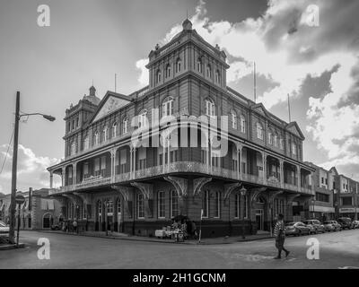 Bridgetown, Barbados - Dezember 18, 2016: Die Ikonischen Barbados Mutual Life Assurance Gebäude in Bridgetown, Barbados. Die Schwarz-Weiß-Fotografie. Stockfoto