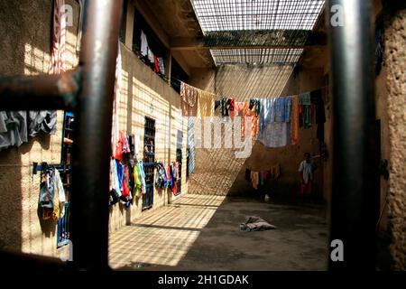 Eunapolis, bahia / brasilien - 9. dezember 2008: Gefangene werden in Zellen des öffentlichen Gefängnisses in der Stadt Eunapolis gesehen. Stockfoto