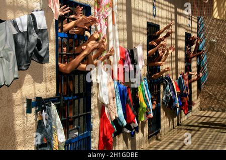 Eunapolis, bahia / brasilien - 9. dezember 2008: Gefangene werden in Zellen des öffentlichen Gefängnisses in der Stadt Eunapolis gesehen. Stockfoto