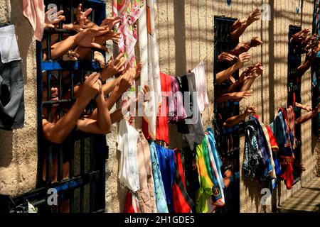 Eunapolis, bahia / brasilien - 9. dezember 2008: Gefangene werden in Zellen des öffentlichen Gefängnisses in der Stadt Eunapolis gesehen. Stockfoto