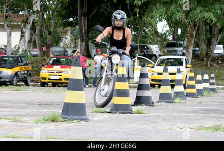 itabuna, bahia / brasilien - 12. april 2012: Fahrschüler machen einen Praxistest, um einen Nationalen Führerschein zu erhalten. Stockfoto