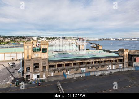 Bergerac, Frankreich - 22. Mai 2017: Blick auf die Gare Maritime Transatlantique (Cruise Terminal) von Bergerac, Frankreich. Die Titanic Stockfoto