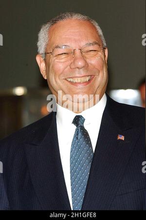 COLIN POWELL (5. April 1937 - 18. Oktober 2021) war ein amerikanischer Politiker, Diplomat und vier-Sterne-General, der von 2001 bis 2005 als 65. Als 16. Nationaler Sicherheitsberater der Vereinigten Staaten von 1987 bis 1989 und als 12. Vorsitzender der Joint Chiefs of Staff von 1989 bis 1993. DATEI-FOTO: 23. September 2004, New York, New York, USA: COLIN POWELL bei einem Mittagessen der Vereinten Nationen zu Ehren der Außenminister der fünf Mitglieder des UN-Sicherheitsrates, das bei den Vereinten Nationen stattfand. (Bild: © Andrea Renault/ZUMA Press Wire Service) Stockfoto