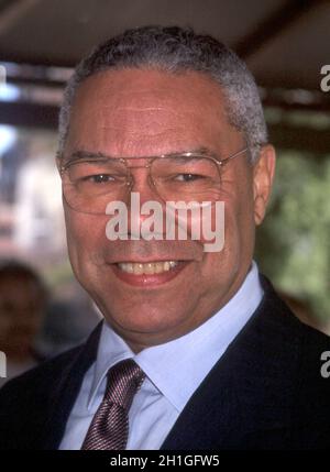 COLIN POWELL (5. April 1937 - 18. Oktober 2021) war ein amerikanischer Politiker, Diplomat und vier-Sterne-General, der von 2001 bis 2005 als 65. Als 16. Nationaler Sicherheitsberater der Vereinigten Staaten von 1987 bis 1989 und als 12. Vorsitzender der Joint Chiefs of Staff von 1989 bis 1993. DATEI-FOTO: 6. September 2000, New York, New York, USA: General COLIN POWELL im Ruhestand bei den 3. Jährlichen Mothers & Shakers Awards. Kredit: Nancy Kaszerman/ZUMAPRESS.com/Alamy Live Nachrichten Stockfoto
