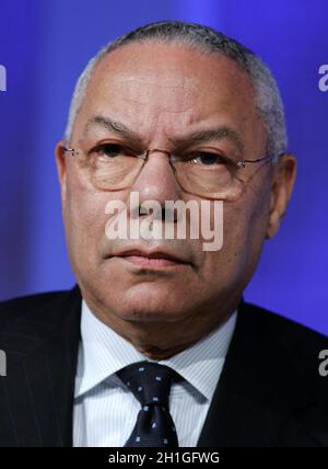 COLIN POWELL (5. April 1937 - 18. Oktober 2021) war ein amerikanischer Politiker, Diplomat und vier-Sterne-General, der von 2001 bis 2005 als 65. Als 16. Nationaler Sicherheitsberater der Vereinigten Staaten von 1987 bis 1989 und als 12. Vorsitzender der Joint Chiefs of Staff von 1989 bis 1993. DATEI-FOTO: 22. September 2006, New York, New York, USA: COLIN POWELL am dritten Tag der Jahrestagung der Clinton Global Initiative 2006 im New York Sheraton Hotel. (Bild: © Nancy Kaserman/ZUMA Press Wire Service) Stockfoto