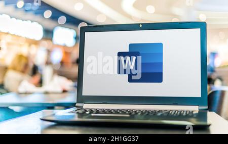 POZNAN, POL - APR 28, 2020: Laptop-Computer mit Logo von Microsoft Word, ein Textverarbeitungsprogramm von Microsoft entwickelt Stockfoto