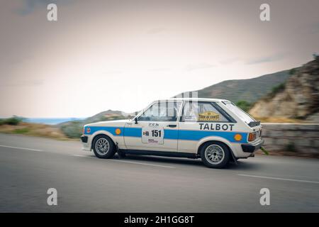 Occhiatana, Korsika, Frankreich - 7. Oktober 2020: Christian Vidal und Lucas Vidal treten in ihrem Talbot Sunbeam bei der Tour de Corse Historique 2021 an Stockfoto