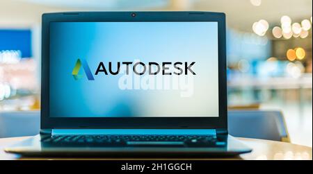 POZNAN, POL - JUN 16, 2020: Laptop-Computer mit Logo von Autodesk, einem amerikanischen Hersteller von Software für die Architektur, Engineering, konstruieren Stockfoto