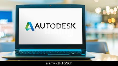 POZNAN, POL - JUN 16, 2020: Laptop-Computer mit Logo von Autodesk, einem amerikanischen Hersteller von Software für die Architektur, Engineering, konstruieren Stockfoto