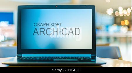 POZNAN, POL - 16. JUN 2020: Laptop-Computer mit Logo der Graphisoft SE, einem Design-Software-Unternehmen mit Sitz in Budapest, Ungarn Stockfoto
